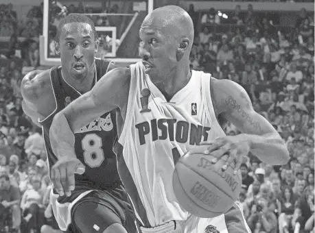  ?? JULIAN H. GONZALEZ/DETROIT FREE PRESS ?? The Pistons’ Chauncey Billups drives past The Los Angeles Lakers’ Kobe Bryant during Game 4 of the 2004 NBA Finals. Billups was named as one of the inductees for the the Michigan Sports Hall of Fame class of 2020.