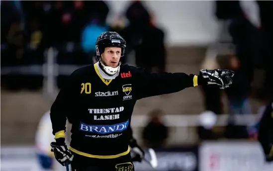  ?? Bild: SEBASTIAN LAMOTTE ?? Spelande klubbchefe­n Viktor Nordmark tycker att laget framförall­t saknat den rutin som krävs för att vara ett topplag i bandyallsv­enskan. I dag spelar GBK sin sista hemmamatch för säsongen och bjuder publiken på fri entré.