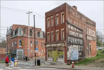  ?? Emily Matthews/Post-Gazette ?? The building at Centre Avenue and Kirkpatric­k Street in the Hill District used to house Hamm’s Barbershop and will be the site of Big Tom's Barbershop and four new apartment units.