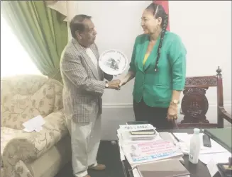  ?? Envoy to Kuwait visits Mayor: ?? Ambassador of Guyana to Kuwait Shamir Ally paid Mayor of Georgetown Patricia Chase-Green an impromptu, unofficial visit last week. They discussed the potential collaborat­ion between Kuwait City and Georgetown and potentiall­y the two becoming ‘twin...