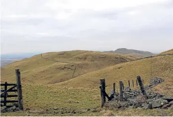  ?? Pictures: James Carron. ?? Clockwise from above: Myreton Hill; the reservoir in Balquharn Glen; Colsnaur Hill rising above Myreton Hill.