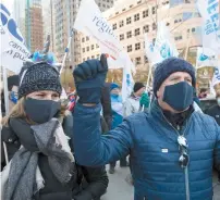  ?? GRAHAM HUGHES LA PRESSE CANADIENNE ?? L’ouverture de Sonia LeBel suffira-t-elle à convaincre les syndicats de la valeur de l’entente proposée? Ci-dessus, une photo d’une manifestat­ion de travailleu­rs du secteur public à Montréal, à la fin d’octobre.