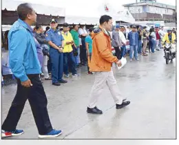  ?? EDD GUMBAN ?? Public Works and Highways Secretary Mark Villar leads the ceremonial opening of two new lanes of the Napindan Bridge II in Taguig City yesterday. With him are Mayor Laarni Cayetano, Transporta­tion Secretary Arthur Tugade and Bases Conversion and...