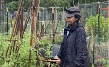  ?? Adrian Higgins/Washington Post ?? Marguerite Pridgen in her no-till garden at Newark Street Community Garden in Washington, D.C. By not digging the soil, she says she has broken the cycle of weed germinatio­n.