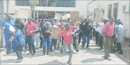  ?? (Pic: Sibusiso Zwane) ?? ENHI workers, mainly from RFM Hospital in a song during their picket yesterday.