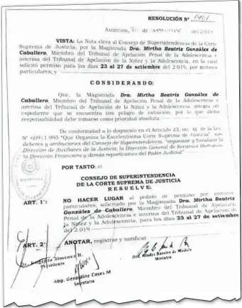  ??  ?? La camarista Mirtha González pidió ausentarse entre el 23 y 27 de setiembre, pero la Corte le negó el pedido. Con su permiso le iba a favorecer al condenado exsenador Víctor Bogado (cartista).