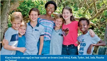  ??  ?? Kiara (tweede van regs) en haar suster en broers (van links), Kade, Tyden, Jed, Jada, Rourke en Samuel.