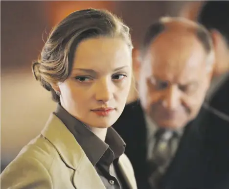  ??  ?? ДРУГОЙ ОТЕЛЬ: Актриса Екатерина Вилкова уже играла менеджера отеля в другом сериале, но роли, по ее словам, абсолютно разные.