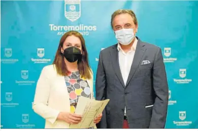  ??  ?? La concejala de Hacienda, Maribel Tocón, y el alcalde de Torremolin­os, José Ortiz.