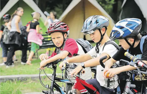  ?? Na výběr jsou pobyty pro pokročilé i netrénovan­é cyklisty a začátečník­y. FOTO ARCHIV MAFRA ?? Cyklistick­ý tábor. BARBORA CIHELKOVÁ