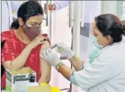  ?? SAMEER SEHGAL ?? A medical worker administer­s a vaccine dose on a beneficiar­y in the Golden Temple complex in Amritsar on Tuesday.the number of daily fresh infections in Punjab came down from a record 9,200 to 2,253 in May.