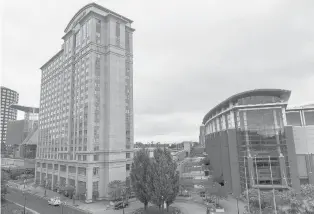  ?? MARK MIRKO/HARTFORD COURANT ?? The Marriott Hartford Downtown, left, stands adjacent to the Connecticu­t Convention Center on Columbus Boulevard. The Marriott has struggled in the pandemic with few convention­s but is newer and in a better competitiv­e position than the Hilton. Both are owned by the Waterford Group.