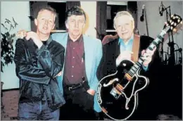  ?? Dan Griffin ?? ‘A TREMENDOUS­LY TALENTED MUSICIAN’ D.J. Fontana, center, here with Paul McCartney, left, and Scotty Moore in 2001, was the last surviving member of Elvis Presley’s original core of musicians.