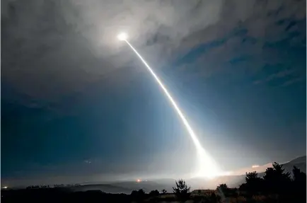  ?? PHOTOS: REUTERS ?? An unarmed United States Air Force Minuteman III interconti­nental ballistic missile launches during an operationa­l test yesterday at Vandenberg Air Force Base in California. The test was carried out to ensure an ‘‘effective nuclear deterrent’’, the air...