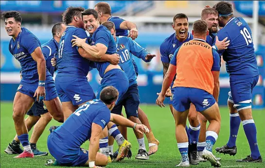  ?? ?? HISTORY MAKERS: Italy celebrate after their 28-27 victory over Australia in Florence, the Wallabies now have ot face Ireland in Dublin next weekend