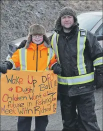  ?? KENN OLIVER/THE TELEGRAM ?? Among the two-dozen supporters who joined Richard Gillett (centre) at the road leading to the NAFC building Thursday morning was Lucas Wilkinson of Flatrock. The 10-year-old’s family has roots in Change Islands and felt it was important to show...