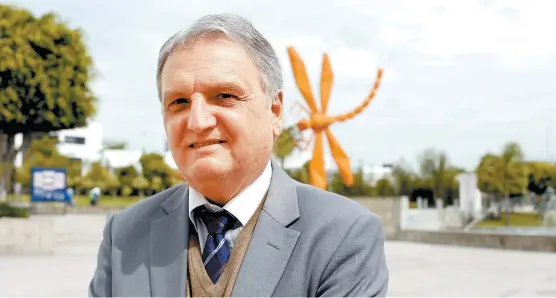  ??  ?? Juan Pedro Laclette, ex presidente de la Academia Mexicana de Ciencias.