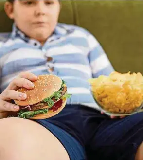  ?? Foto: Shuttersto­ck ?? Auch in Luxemburg leiden immer mehr Menschen an Übergewich­t. Das Luxembourg Institute of Health möchte nun mit einer neuen App dagegen vorgehen.