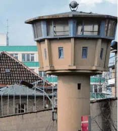  ?? Foto: Soeren Stache, dpa ?? Wer sich in der DDR als Briefeschr­eiber an die BBC erwischen ließ, dem drohte Ge fängnis: die Stasi Haftanstal­t Berlin Hohenschön­hausen.