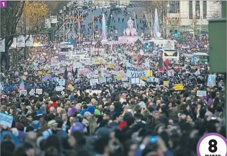  ?? DANI DUCH ?? 1
1. La multitudin­aria manifestac­ión en Madrid, en el centro, junto a la plaza de la Cibeles