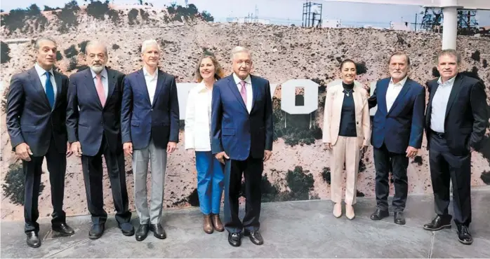  ?? ?? El Presidente asistió al festejo por los 30 años de la casa productora junto a Gutiérrez Müller, Claudia Sheinbaum, Alfredo del Mazo y Carlos Slim.