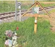  ?? FOTO: BP ?? An diesem Bahnüberga­ng nahe Alpen starb 2017 ein 15-Jähriger.