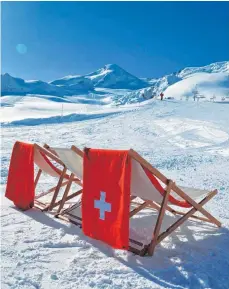  ?? FOTO: SF ?? Blick auf das Allalinhor­n in den Walliser Alpen von der Laengfluh oberhalb von Saas Fee aus: Für Briten wird der Urlaub in der Schweiz teuer.