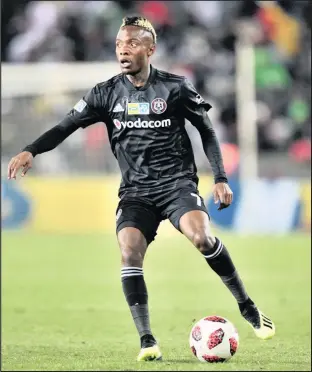  ?? Isithombe: BACKPAGEPI­X ?? UKUDAKWASH­E Mahachi we-Orlando Pirates uxwayisa ozakwabo ngeFC Platinum yaseZimbab­we abazobheka­na nayo emdlalweni weCAF Champions League ekuhambeni kusasa ngo-3 ntambama