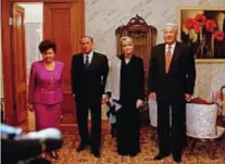  ?? ?? Russia, 1994 Berlusconi e Lario al Cremlino tra Boris Eltsin e la moglie Naina Yeltsina durante una visita di Stato