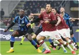  ?? GETTY ?? Lukaku e Ibrahimovi­c nel derby di febbraio