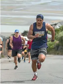  ?? PHOTOS: PHOTOSPORT/DAVID WALKER/STUFF ?? Crusaders temporary recruit Jarrod Hoeata (left) and loose forward Pete Samu power up a hill in Mt Pleasant, Christchur­ch during a fitness session.