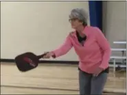  ?? ZACH SRNIS — THE MORNING JOURNAL ?? Margret Roach, of Carlisle Township, returns a shot during a pickleball game.