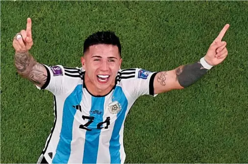  ?? ?? El jugador de la selección de Argentina Enzo Fernández (21) celebra su gol ante México.