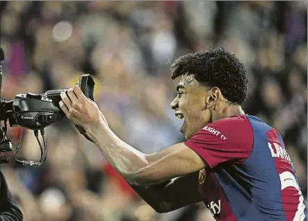  ?? FOTO: MANEL MONTILLA ?? Lamine Yamal, visto y no visto
Fue decisivo en el 1-0 y, poco después, el sustituido tras la roja a Araujo