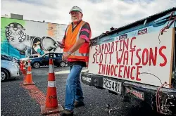  ?? PHOTO: JOSEPH JOHNSON/FAIRFAX NZ ?? Mark Renwick supports the freeing of Scott Watson from jail during a, ‘‘Free Scott Watson’’ protest drive and walk starting in Christchur­ch and ending up in Picton.