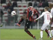  ?? CLAUDE PARIS — THE ASSOCIATED PRESS ?? Nice’s forward Mario Balotelli, left, controls the ball with Salzburg’s forward Marc Rzatkowski, during the Europa League group I soccer match between OGC Nice and FC Salzburg, in Nice stadium, southeaste­rn France, Thursday.