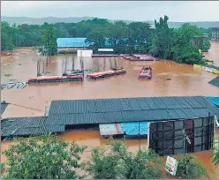  ??  ?? Heavy rainfall triggers floods, submerges vehicles in Maharashtr­a’s Chiplun in Ratnagiri district and north Goa’s Satari, on Friday.