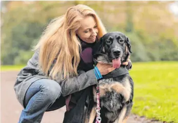  ?? FOTO: MARKUS HIBBELER/DPA ?? Wer einen Hund möchte, muss diesen Schritt genau überlegen. Denn man übernimmt für viele Jahre die Verantwort­ung für ein Lebewesen.