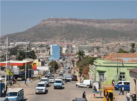  ??  ?? ARÃO MARTINS | EDIÇÕES NOVEMBRO | LUBANGO Cidade do Lubango tem várias obras em curso e outras acabadas a serem visitadas pelo Presidente da República