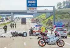  ?? FOTO: DPA ?? Ein Motorradfa­hrer kam am 5. September auf der A 8 bei Burgau (Landkreis Günzburg) bei einem Unfall ums Leben.