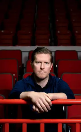  ?? FOTO: TIMO KARI ?? ■
Tobias Salmelaine­n lämnar sin plats som sportchef för HIFK. Han har innehaft posten sedan 2017.