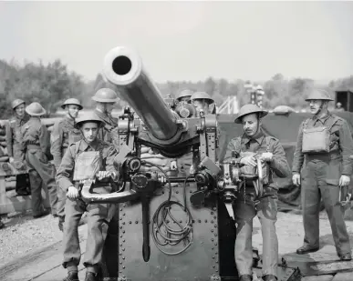  ??  ?? Members of the 99th Anti-Aircraft Regiment of the Royal Artillery stationed on Hayes Common in Kent, May 1940