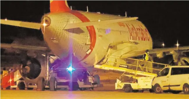  ?? // EFE ?? El avión procedente de Marruecos del que se escaparon hasta 24 pasajeros tras aterrizar de emergencia en el aeropuerto de Palma