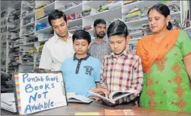  ?? BHARAT BHUSHAN/HT ?? A notice informing about nonavailab­ility of Punjab school textbooks at a shop in Patiala.