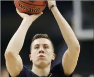  ?? ERIC GAY — THE ASSOCIATED PRESS ?? Michigan’s Duncan Robinson (22) shoots during a practice, Friday in San Antonio.