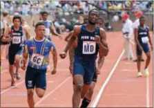  ?? MIKE REEVES — FOR DIGITAL FIRST MEDIA ?? Penn Wood’s Dennis Manyeah rebounded from a nasty fall to help the Patriots finish fourth in the boys Philadelph­ia area 4 x 400-meter relay championsh­ip Saturday at the Penn Relays.