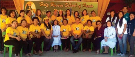  ?? LEMUEL P. MAGLINTE ?? Holy Rosary School of Pardo Directress Sister Zenaida C. Domingo, O.P. (seated fifth from left) and Cebu City Councilor Sisinio ‘Bebs’ Andales (seated fourth from right) pose with some HRSP alumnus and faculty members during a news conference launching...