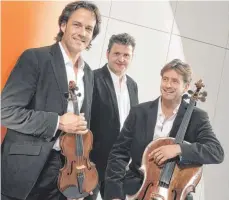  ?? FOTO: PETER CLEMENTE ?? Das Clemente Trio kommt nach Langenarge­n.