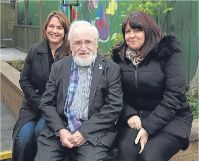  ?? Cessford. Picture: Kim ?? Caroline Church, left, national co-ordinator Scottish dementia working group at Alzheimer Scotland; Archie Noone; and Elaine Nixon, PR manager Alzheimer Scotland.