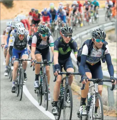  ??  ?? EN GUARDIA. Valverde y el Movistar casi sentenciar­on, pero aún les queda defender el liderato en Montjuic.